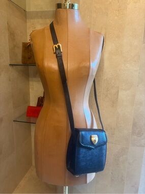 Vintage 1999 Vicenza textured leather box bag with gold tone hardware